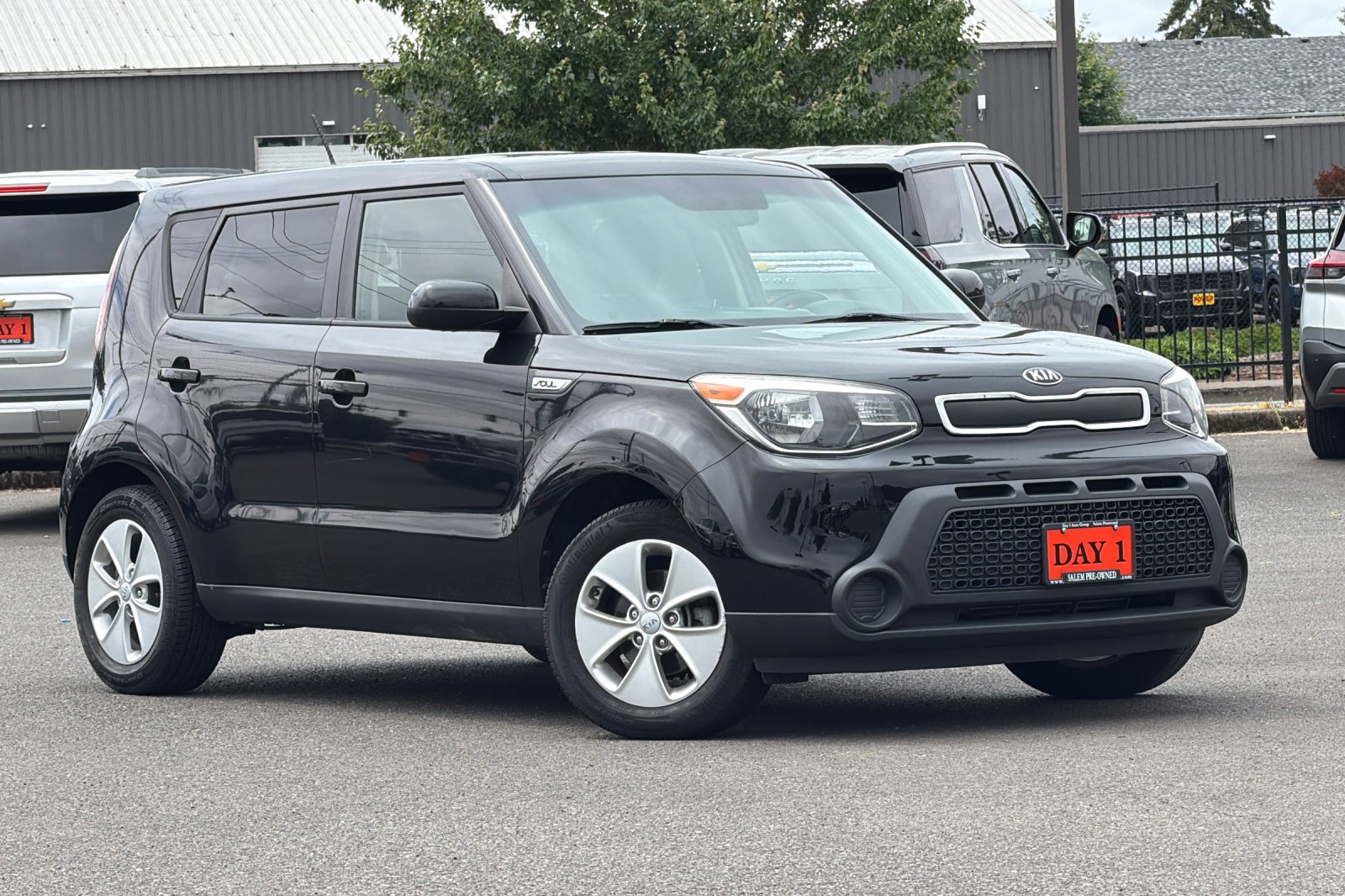 Used 2015 Kia Soul Base with VIN KNDJN2A23F7163310 for sale in Salem, OR