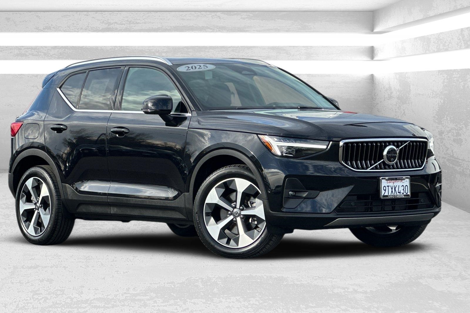 2025 Volvo XC40 B5 Plus Bright Theme AWD
