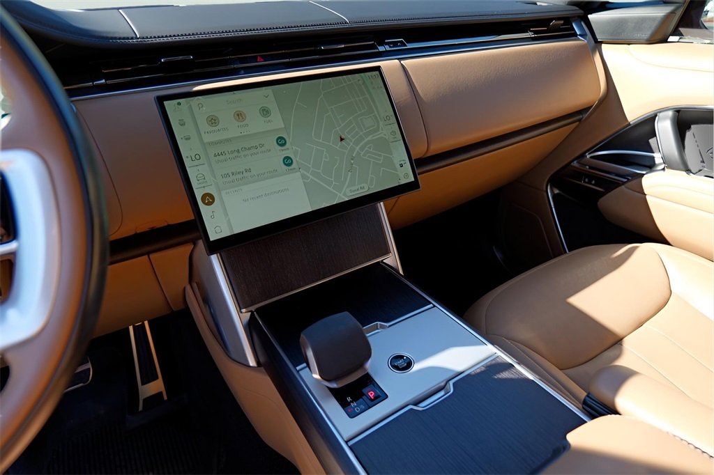 Used Car 2025 Land Rover Range Rover  Se For Sale Under $140,000 In Austin, Texas