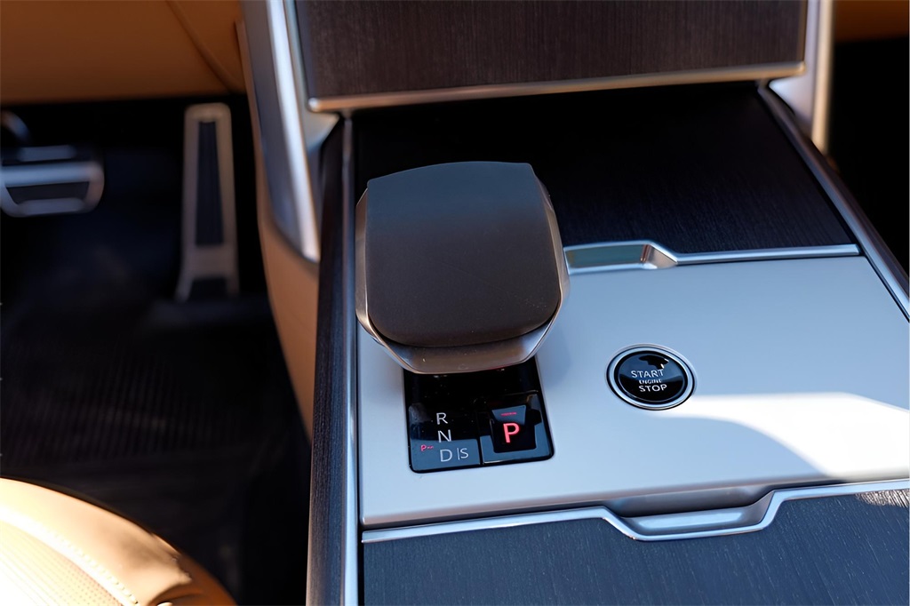 Used Car 2025 Land Rover Range Rover  Se For Sale Under $140,000 In Austin, Texas