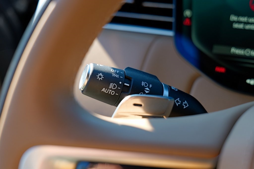 Used Car 2025 Land Rover Range Rover  Se For Sale Under $140,000 In Austin, Texas