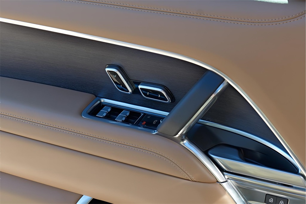 Used Car 2025 Land Rover Range Rover  Se For Sale Under $140,000 In Austin, Texas