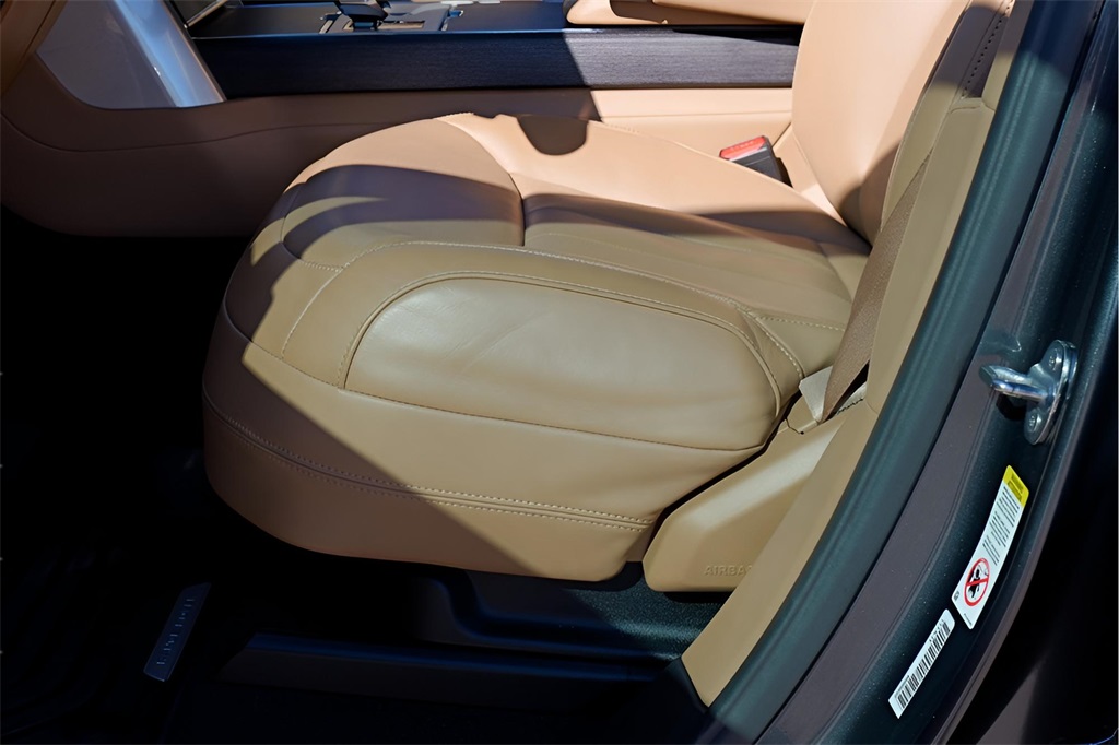 Used Car 2025 Land Rover Range Rover  Se For Sale Under $140,000 In Austin, Texas