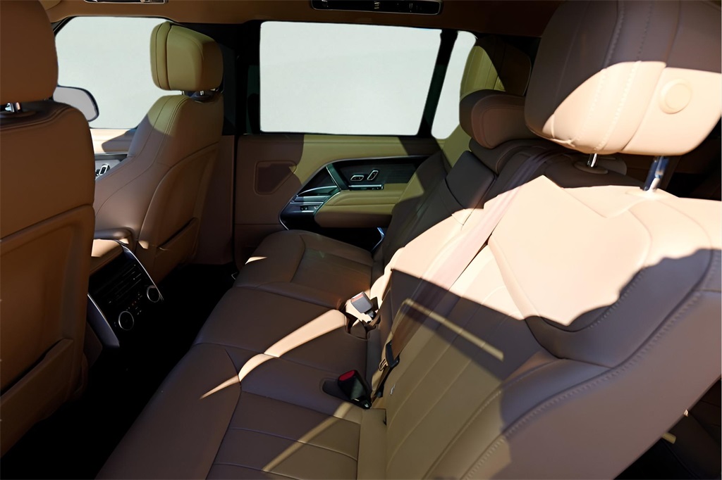 Used Car 2025 Land Rover Range Rover  Se For Sale Under $140,000 In Austin, Texas