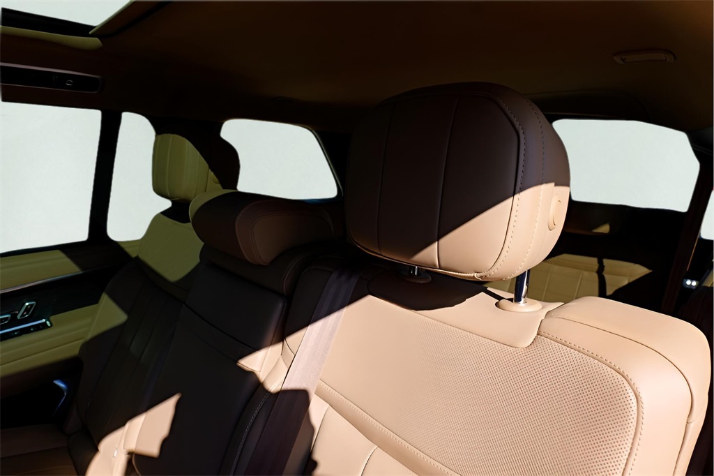 Used Car 2025 Land Rover Range Rover  Se For Sale Under $140,000 In Austin, Texas