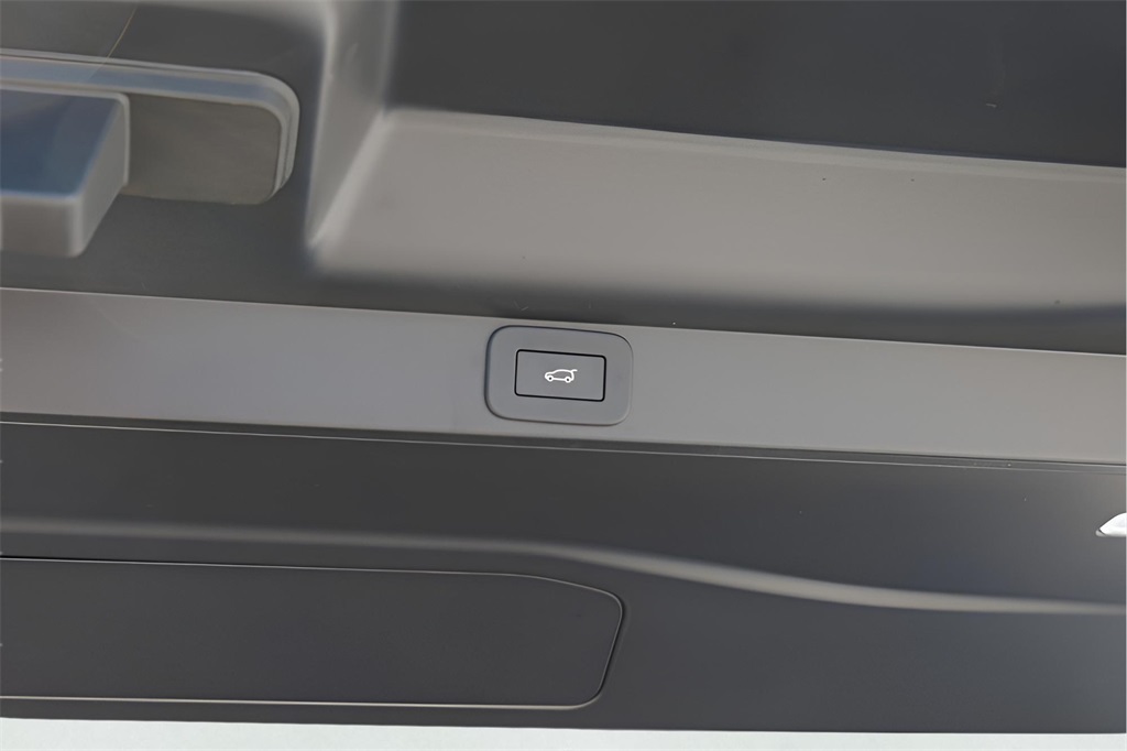 Used Car 2025 Land Rover Range Rover  Se For Sale Under $140,000 In Austin, Texas