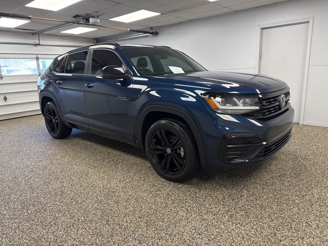 2023 Volkswagen Atlas Cross Sport V6 SEL R-Line photo 3