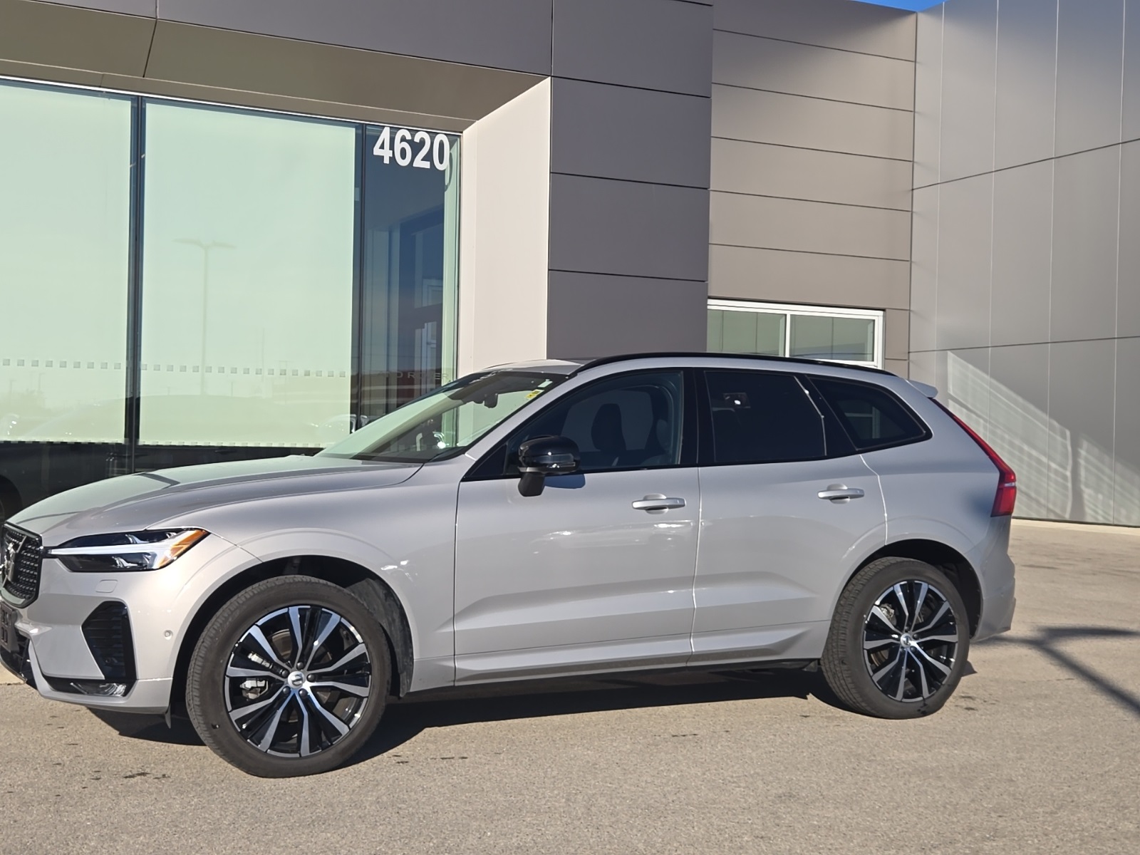 2025 Volvo XC60 B5 Plus Dark Theme AWD