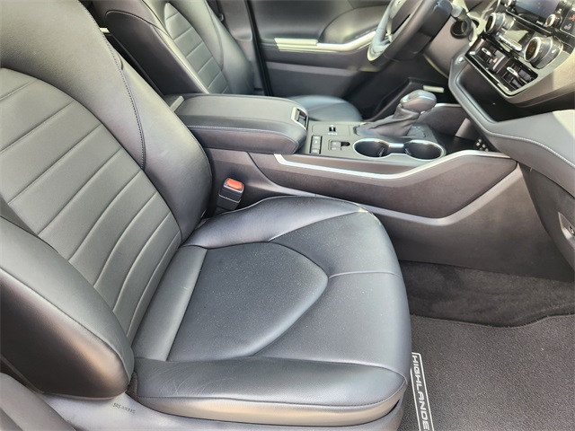 2022 Toyota Highlander XLE photo 15