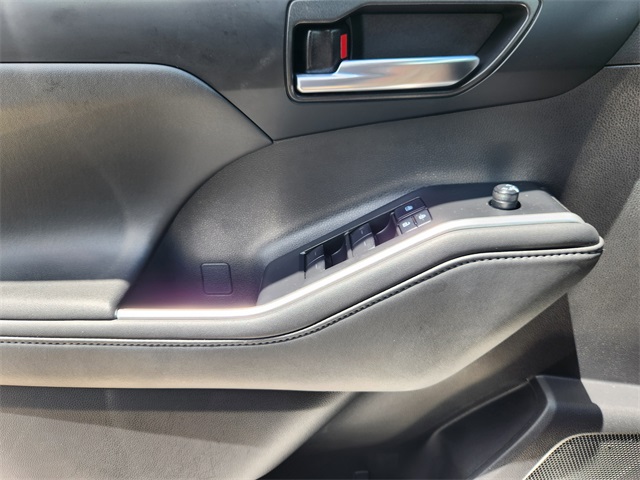 2022 Toyota Highlander XLE photo 23