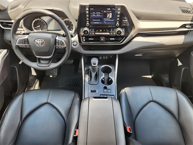 2022 Toyota Highlander XLE photo 25