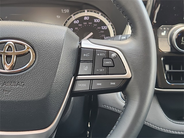 2022 Toyota Highlander XLE photo 28