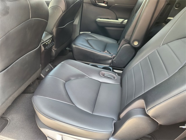 2022 Toyota Highlander XLE photo 29