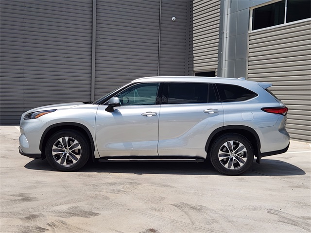 2022 Toyota Highlander XLE photo 5