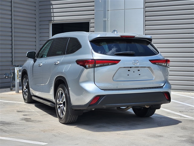 2022 Toyota Highlander XLE photo 6