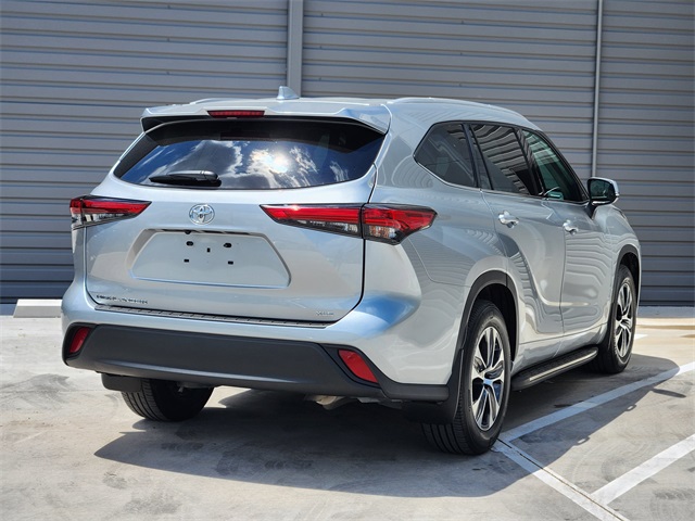 2022 Toyota Highlander XLE photo 8