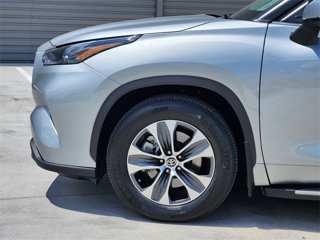 2022 Toyota Highlander XLE photo 9