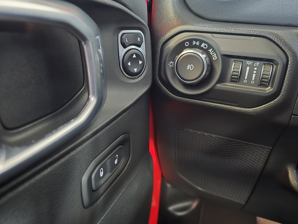 Thumbnail: 2021 Jeep Wrangler - 28