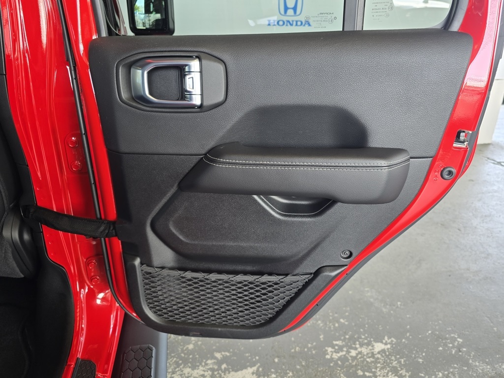 Thumbnail: 2021 Jeep Wrangler - 31