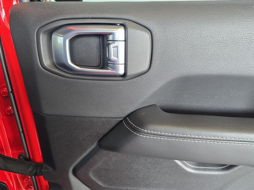 Thumbnail: 2021 Jeep Wrangler - 32