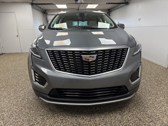 2021 Cadillac XT5 Premium Luxury photo 2