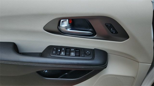 2023 Chrysler Pacifica Hybrid