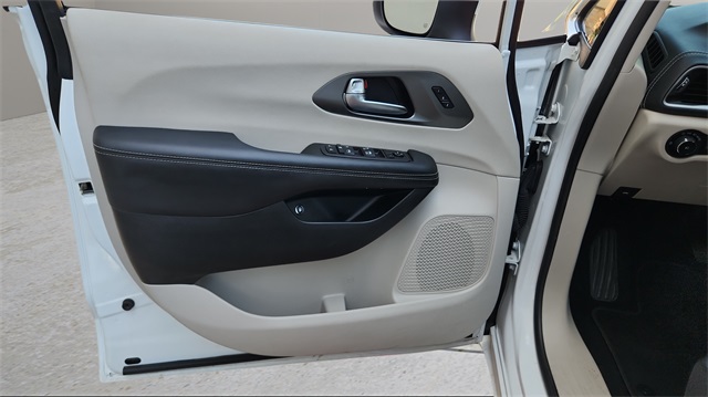 2023 Chrysler Pacifica Hybrid