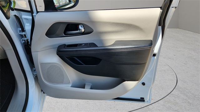 2023 Chrysler Pacifica Hybrid