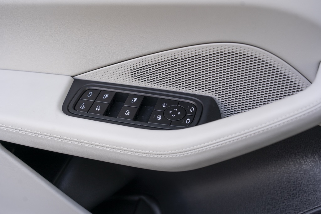 2025 Porsche Macan Electric 4S - Photo 14