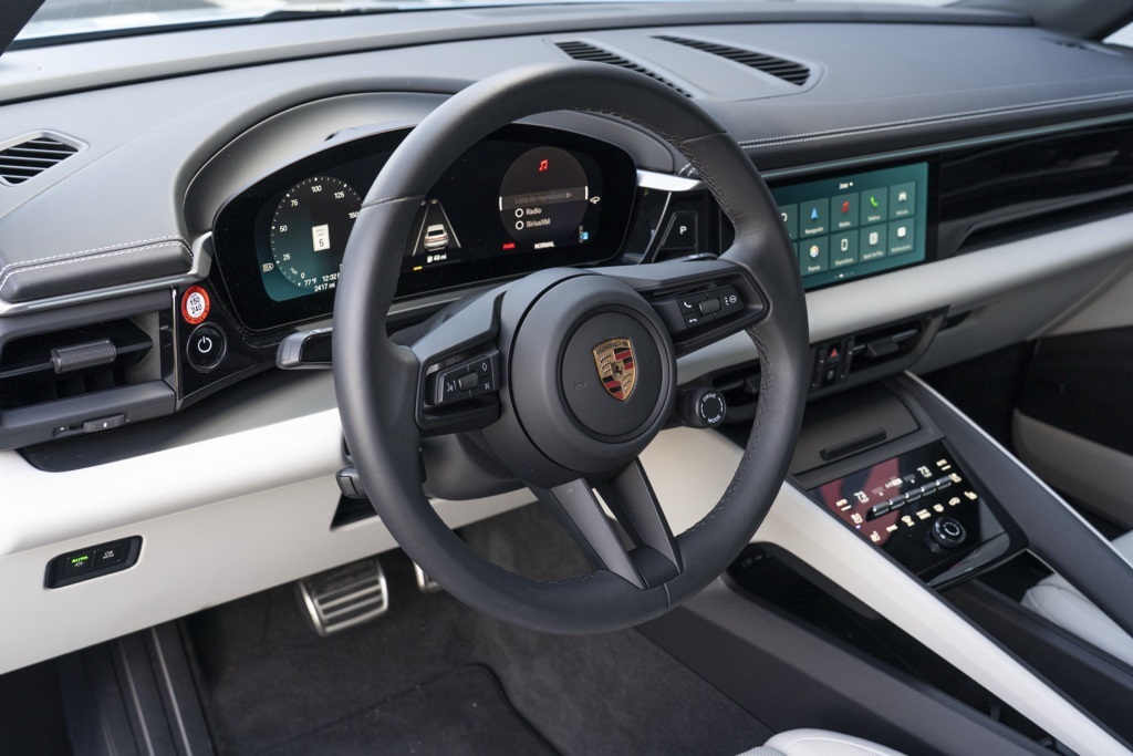 2025 Porsche Macan Electric 4S - Photo 16