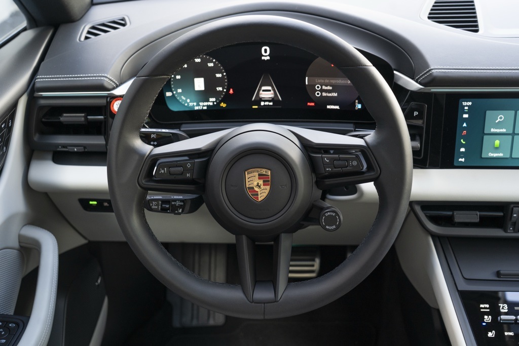 2025 Porsche Macan Electric 4S - Photo 19