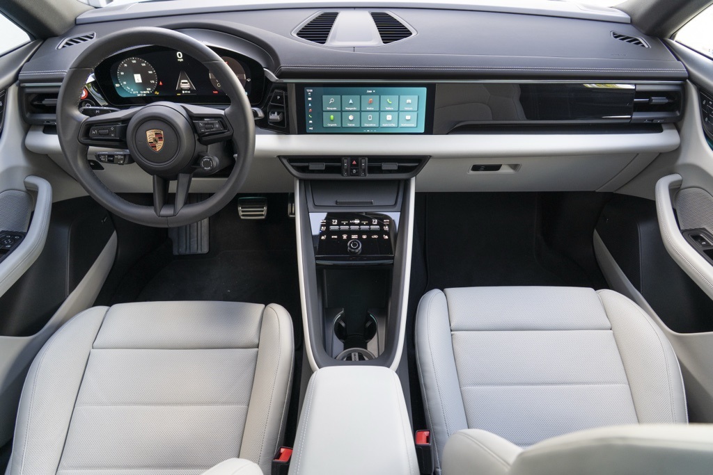 2025 Porsche Macan Electric 4S - Photo 2