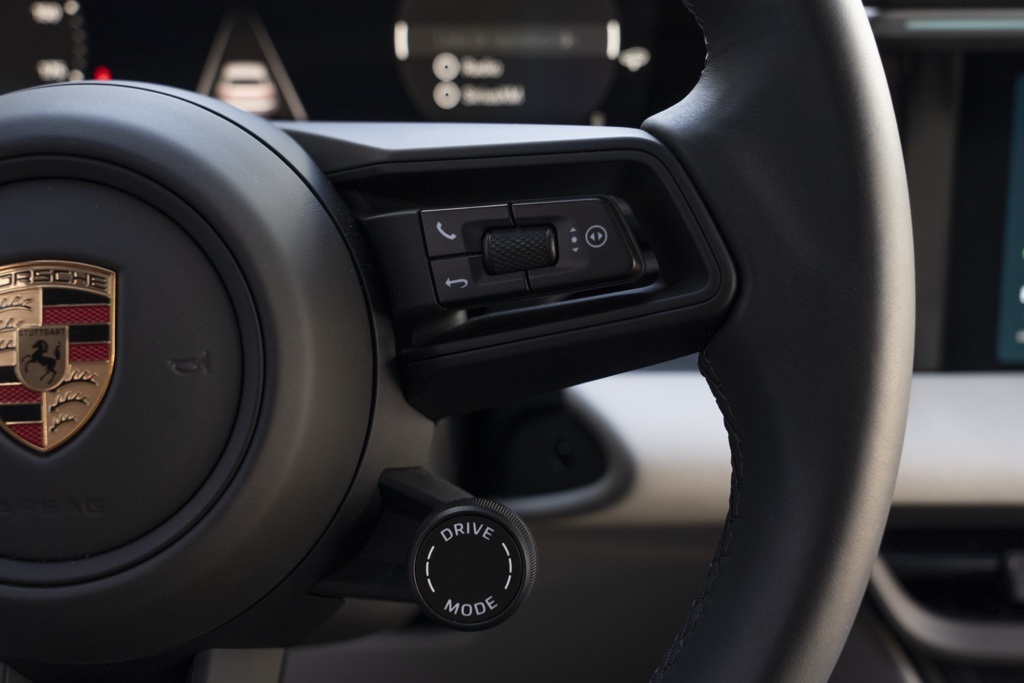 2025 Porsche Macan Electric 4S - Photo 20