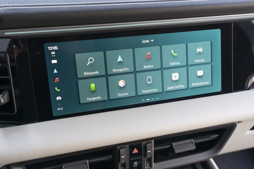 2025 Porsche Macan Electric 4S - Photo 22