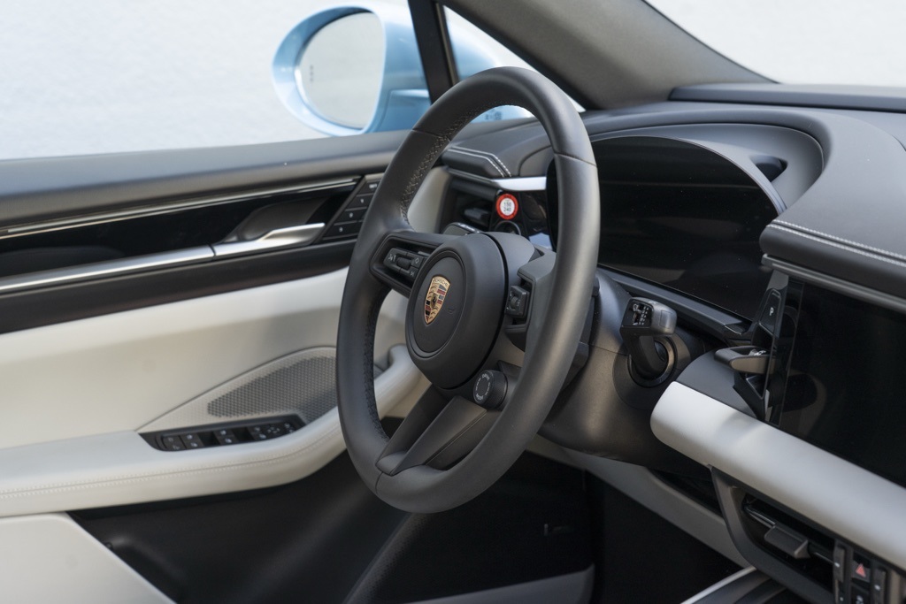 2025 Porsche Macan Electric 4S - Photo 32