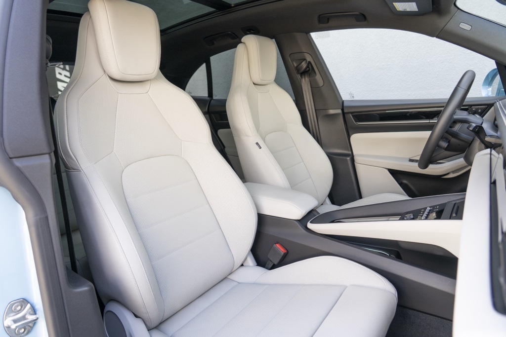 2025 Porsche Macan Electric 4S - Photo 36