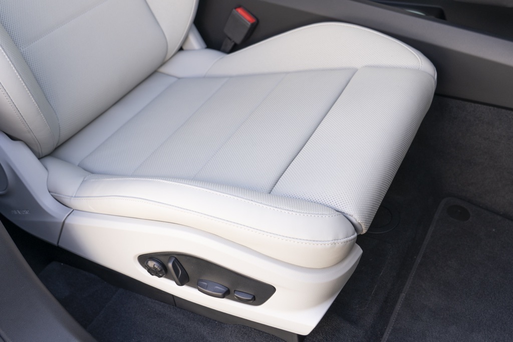 2025 Porsche Macan Electric 4S - Photo 38