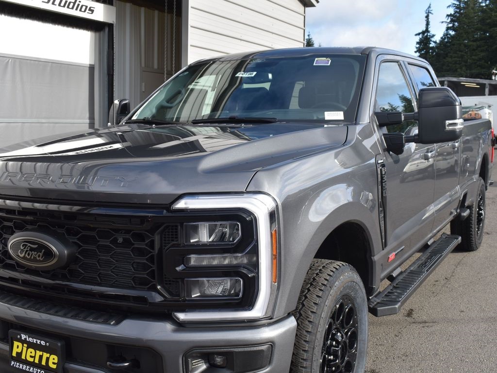 2025 Ford F-350 Super Duty Lariat Crew Cab 4WD
