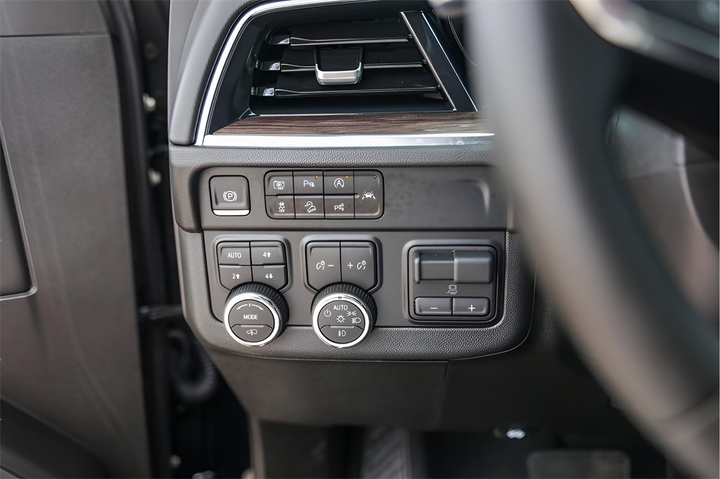 Used Car 2025 Chevrolet Suburban  Z71 For Sale Under $80,000 In Austin, Texas