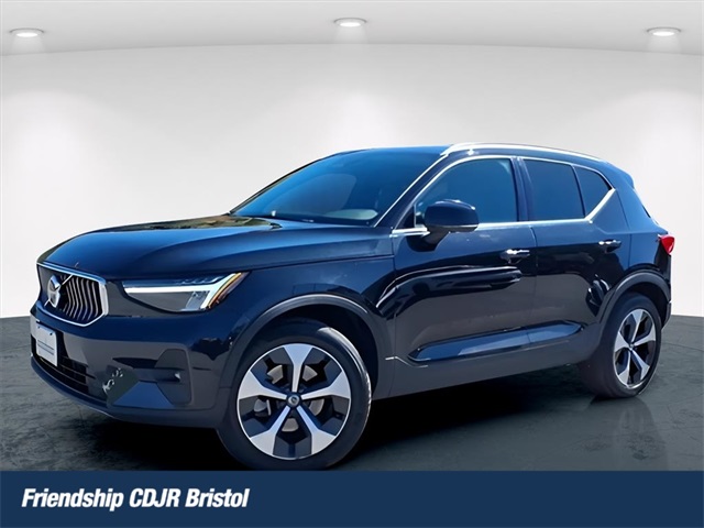 2024 Volvo XC40 B5 Plus Bright Theme AWD