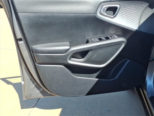 2023 Kia Soul LX photo 18
