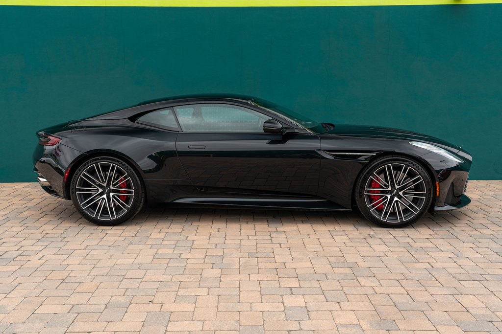 Aston Martin 2024 DB12 