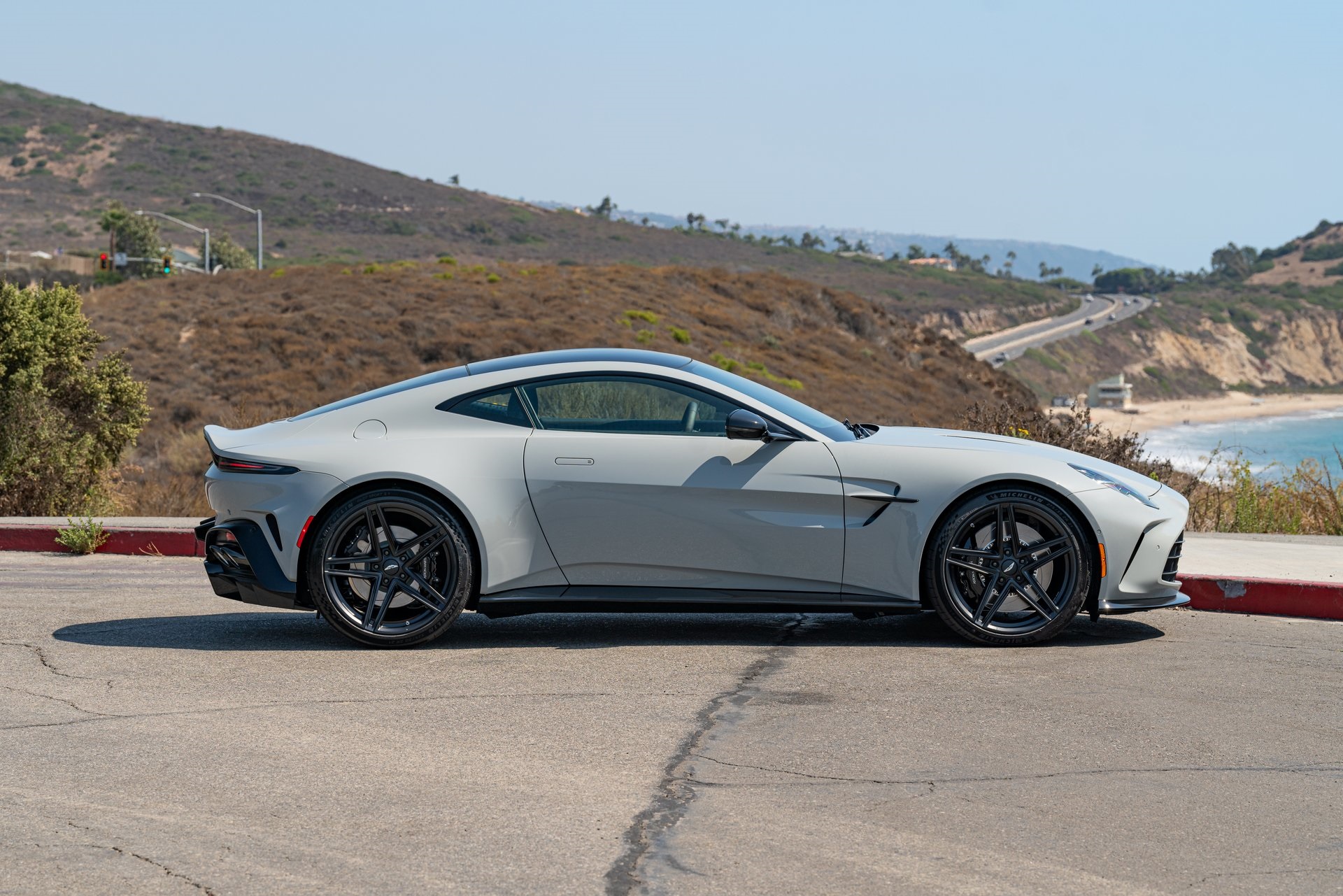 Aston Martin 2025 Vantage 