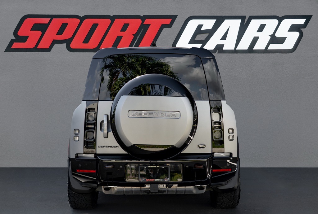 2023 Land Rover Defender 130 - Thumbnail 8