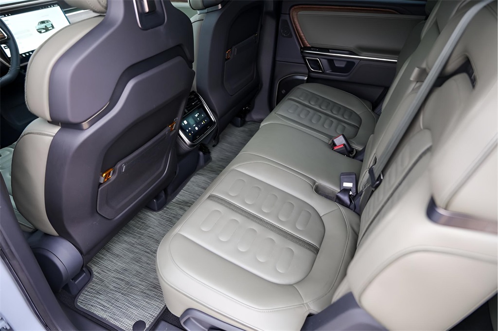 Used Car 2023 Rivian R1s  Launch Edition For Sale Under $70,000 In Austin, Texas