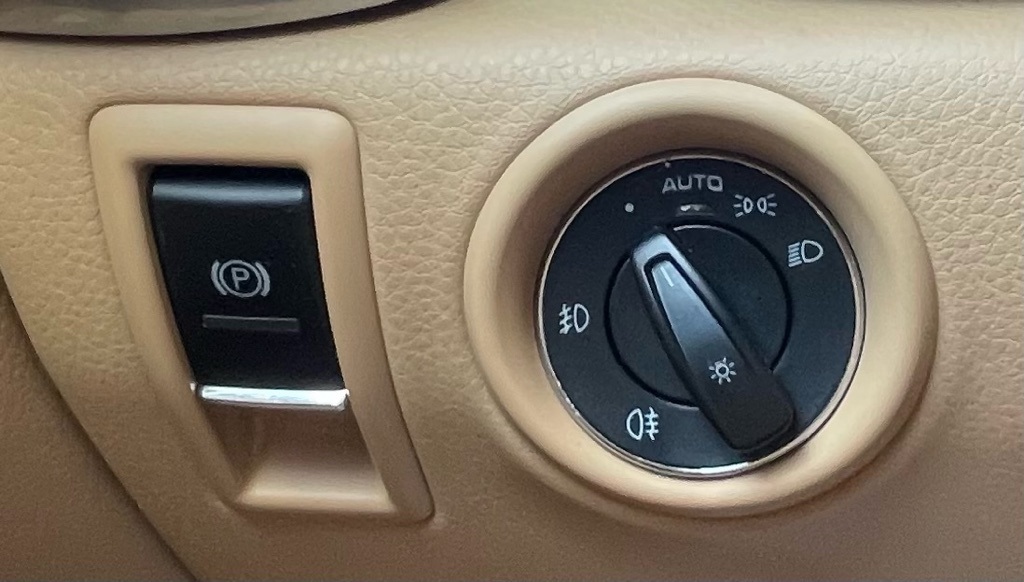 2011 Porsche Cayenne Base White at South Houston Nissan