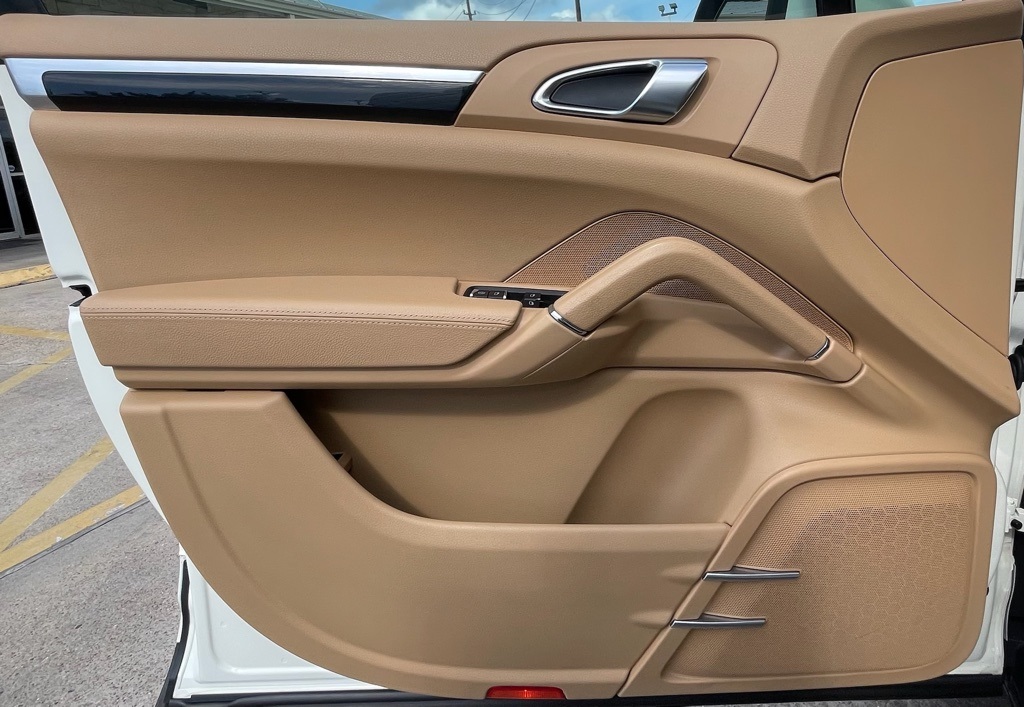 2011 Porsche Cayenne Base White at South Houston Nissan