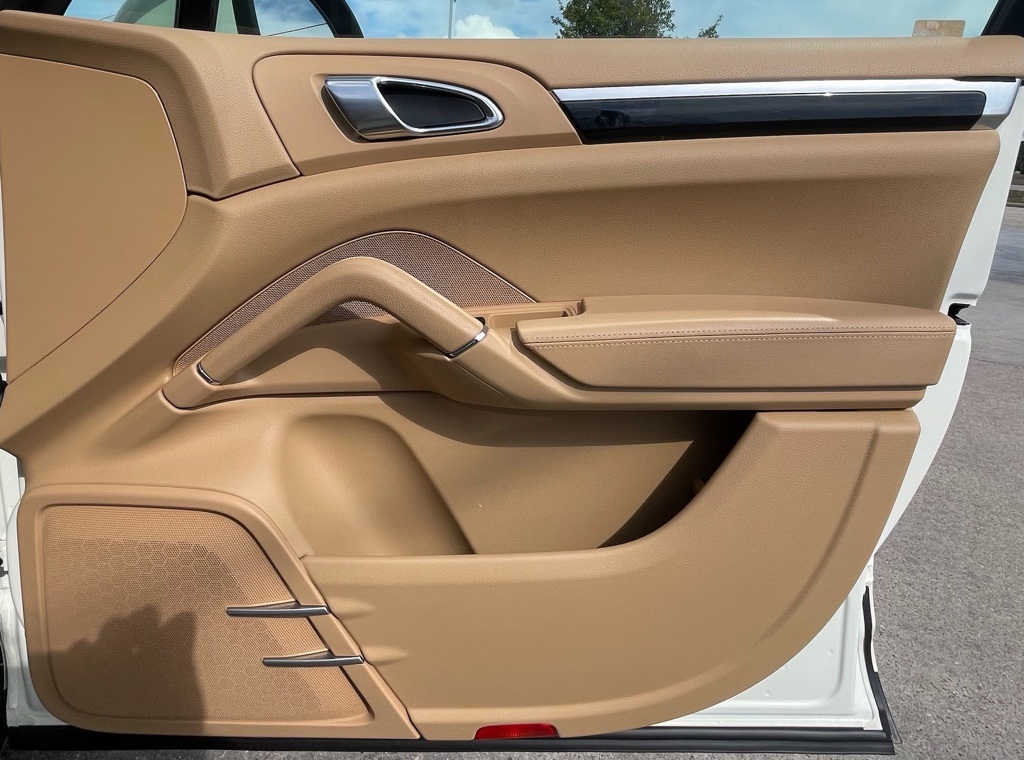 2011 Porsche Cayenne Base White at South Houston Nissan