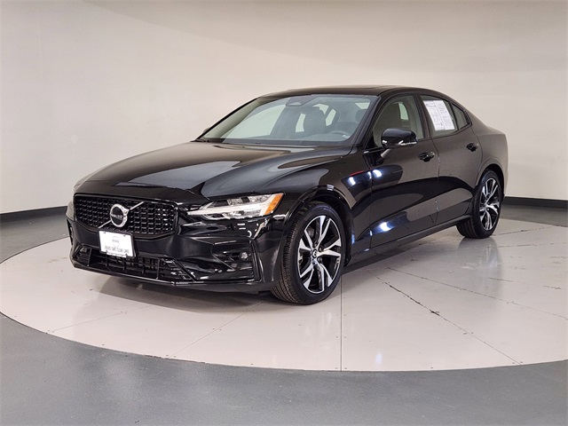 2024 Volvo S60 B5 Core Dark Theme