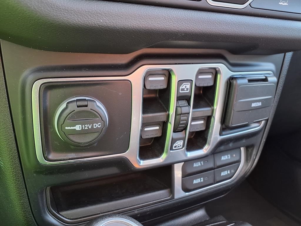 2024 Jeep Wrangler Sahara - 11